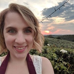 Meet your Posher, Lauren